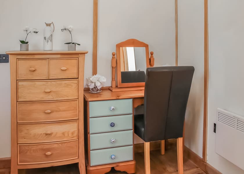 Buzzard Lodge - Acksea Lodges, Oswestry