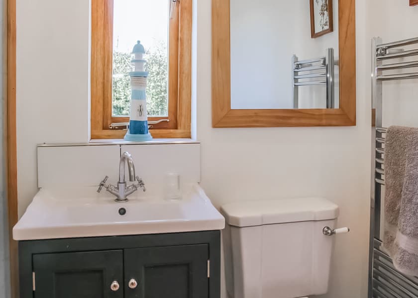 Buzzard Lodge - Acksea Lodges, Oswestry