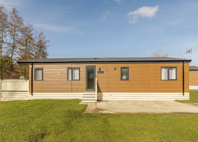 Typical | Gold Lodge VIP P/F - Allerthorpe Country Park, Pocklington