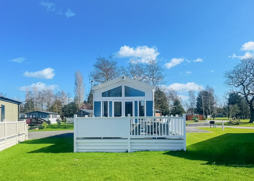 The Hideaway - Allerthorpe Country Park, Pocklington