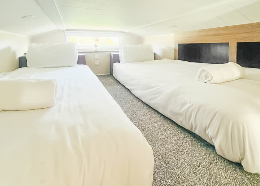 The Hideaway - Allerthorpe Country Park, Pocklington