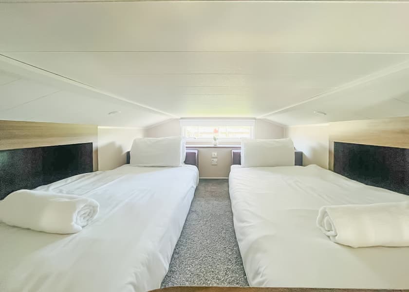 The Hideaway - Allerthorpe Country Park, Pocklington