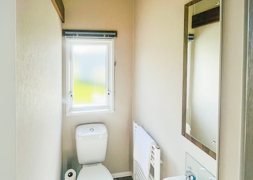 The Hideaway - Allerthorpe Country Park, Pocklington