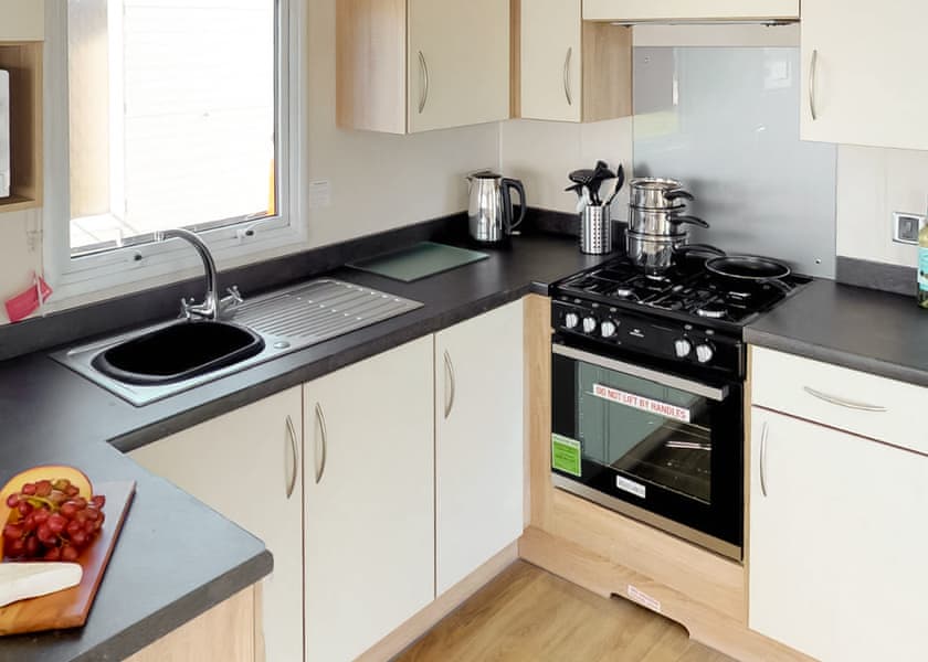 Gold 2 Caravan Pet Friendly - Alberta Holiday Park, Whitstable