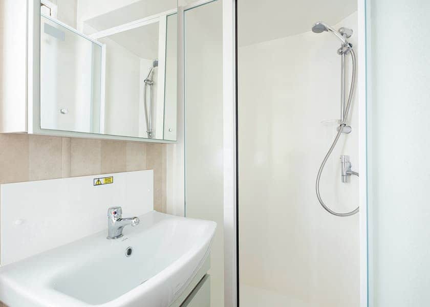 Allhallows Bronze 2 Front Row/Sea View - Kent Coast Holiday Park, Nr Rochester, Kent