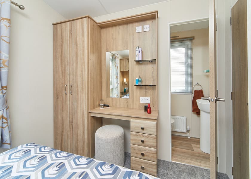 Oak 2 - Andrewshayes Holiday Park, Axminster