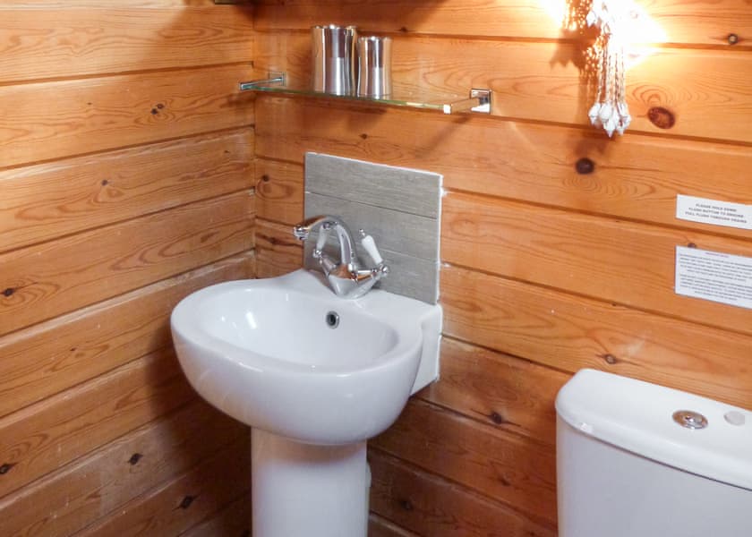 Lakeside Retreat - Anglesey Lakeside Lodges, Anglesey