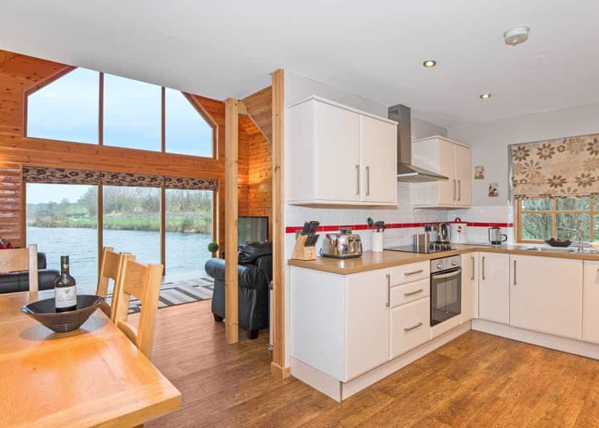Lower Lake Boathouse - Anglesey Lakeside Lodges, Anglesey