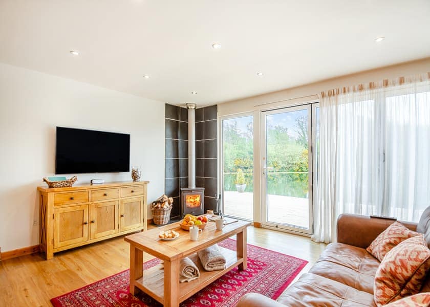 The Top Boathouse - Anglesey Lakeside Lodges, Anglesey