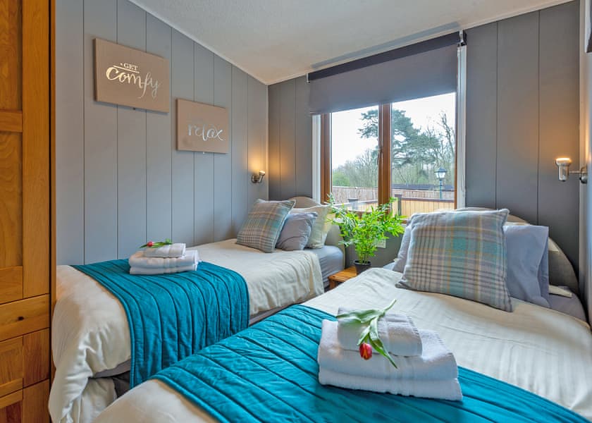 Kingfisher Plus - Ashlea Pools Lodges, Hopton Heath, Craven Arms