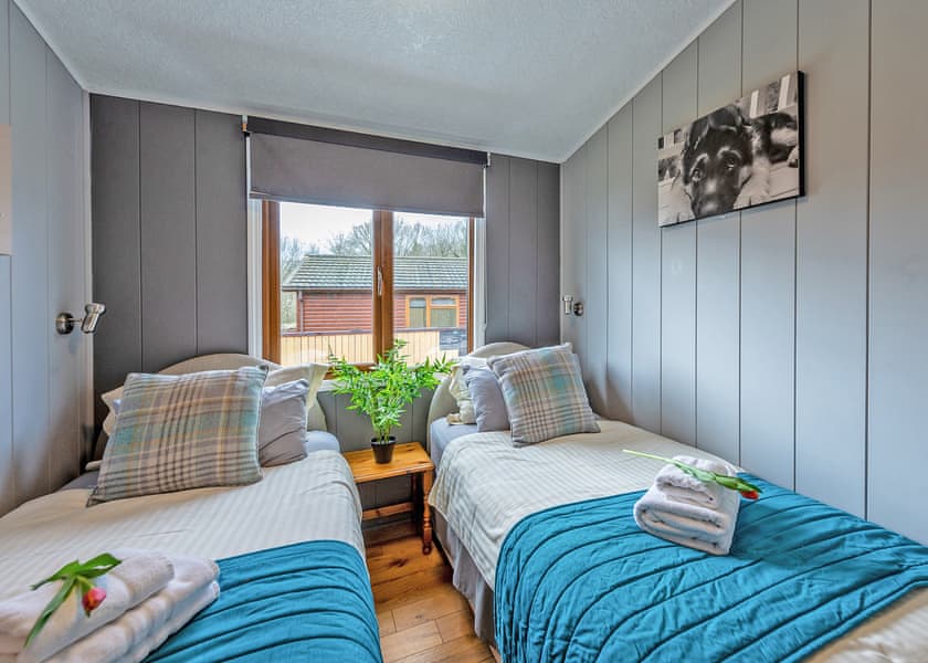 Kingfisher Plus - Ashlea Pools Lodges, Hopton Heath, Craven Arms