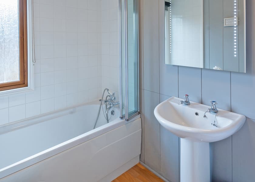 Kingfisher Plus - Ashlea Pools Lodges, Hopton Heath, Craven Arms