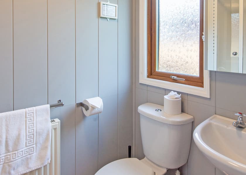 Kingfisher Plus - Ashlea Pools Lodges, Hopton Heath, Craven Arms