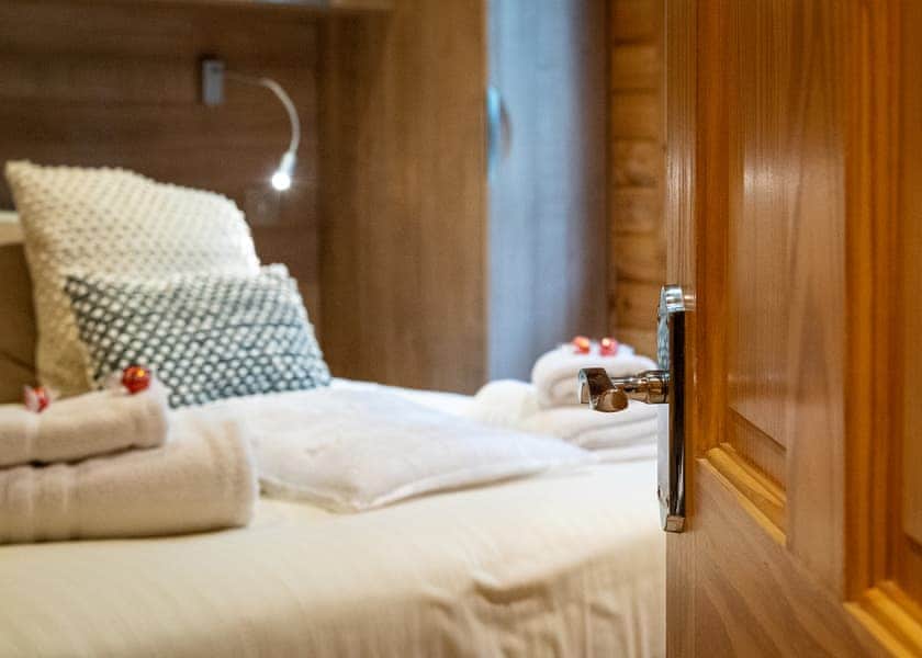 Kingfisher VIP Pet - Ashlea Pools Lodges, Hopton Heath, Craven Arms