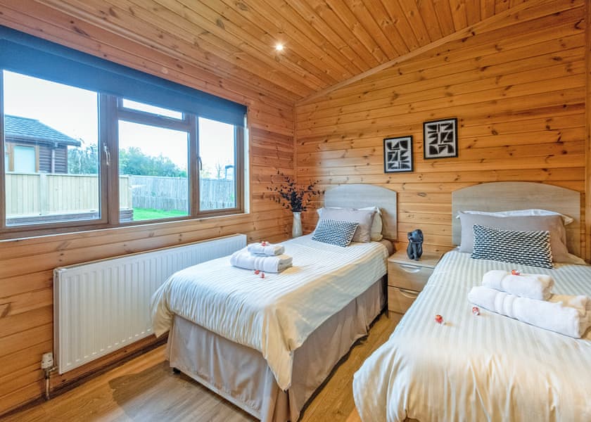 Kingfisher VIP Pet - Ashlea Pools Lodges, Hopton Heath, Craven Arms