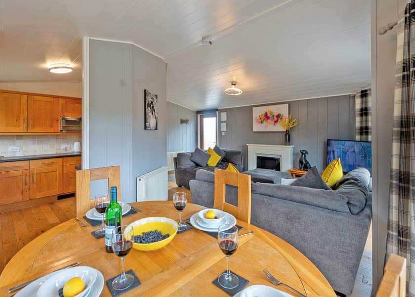 Kingfisher Plus Lake View - Ashlea Pools Lodges, Hopton Heath, Craven Arms