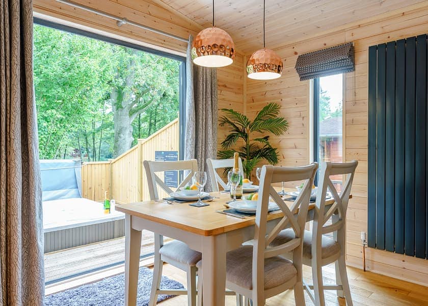 Goldcrest VIP Lake View - Ashlea Pools Lodges, Hopton Heath, Craven Arms