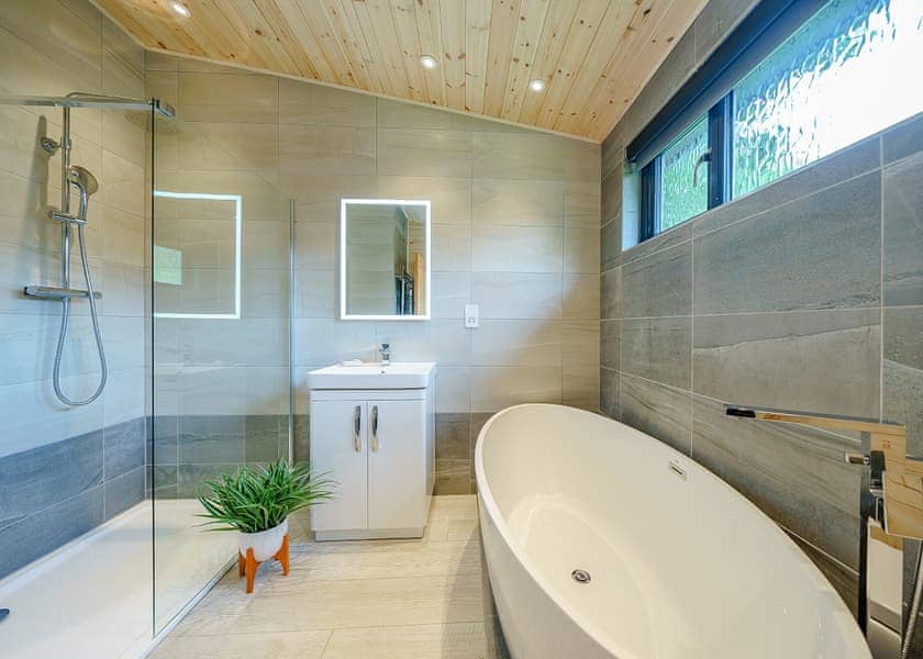 Goldcrest VIP Lake View - Ashlea Pools Lodges, Hopton Heath, Craven Arms