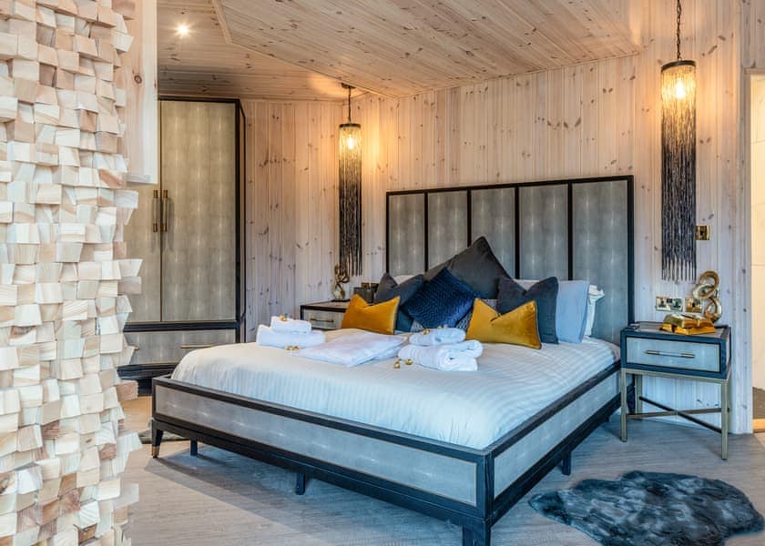 Willow VIP - Ashlea Pools Lodges, Hopton Heath, Craven Arms