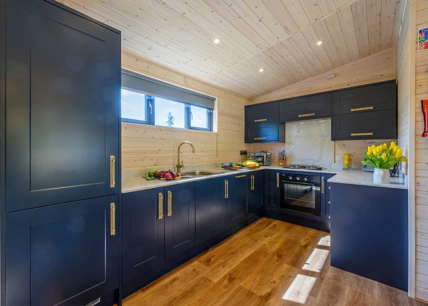 Chestnut VIP - Ashlea Pools Lodges, Hopton Heath, Craven Arms