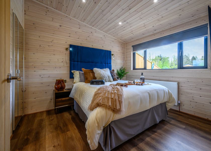 Chestnut VIP - Ashlea Pools Lodges, Hopton Heath, Craven Arms