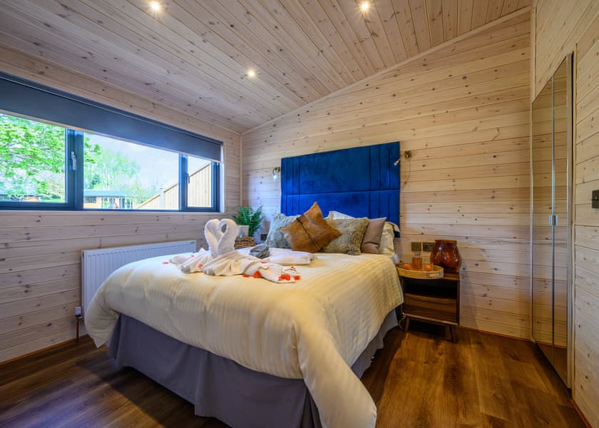 Chestnut VIP - Ashlea Pools Lodges, Hopton Heath, Craven Arms