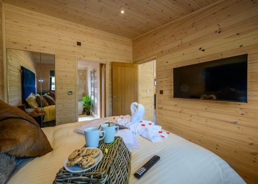 Chestnut VIP - Ashlea Pools Lodges, Hopton Heath, Craven Arms