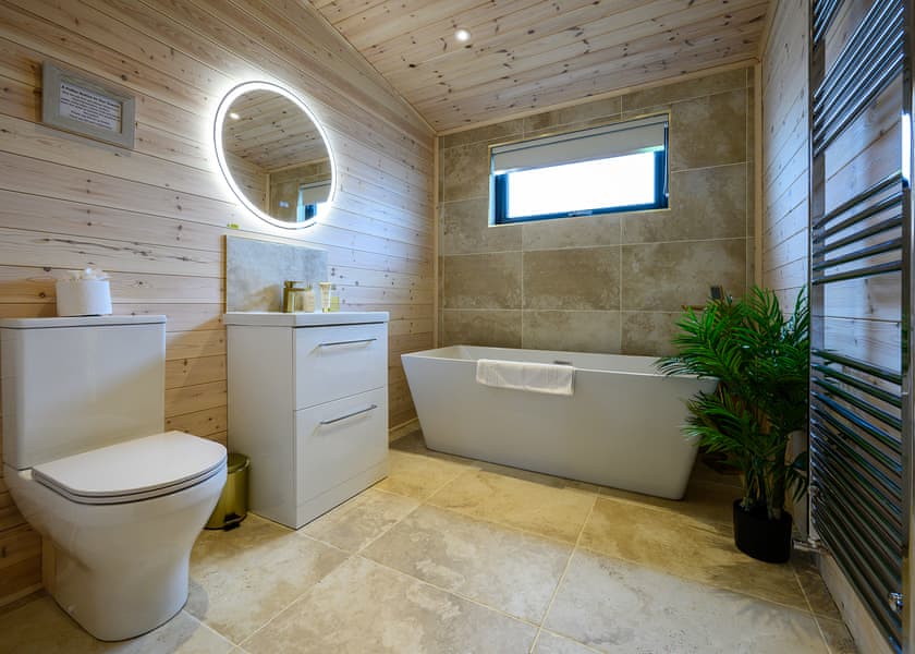 Chestnut VIP - Ashlea Pools Lodges, Hopton Heath, Craven Arms
