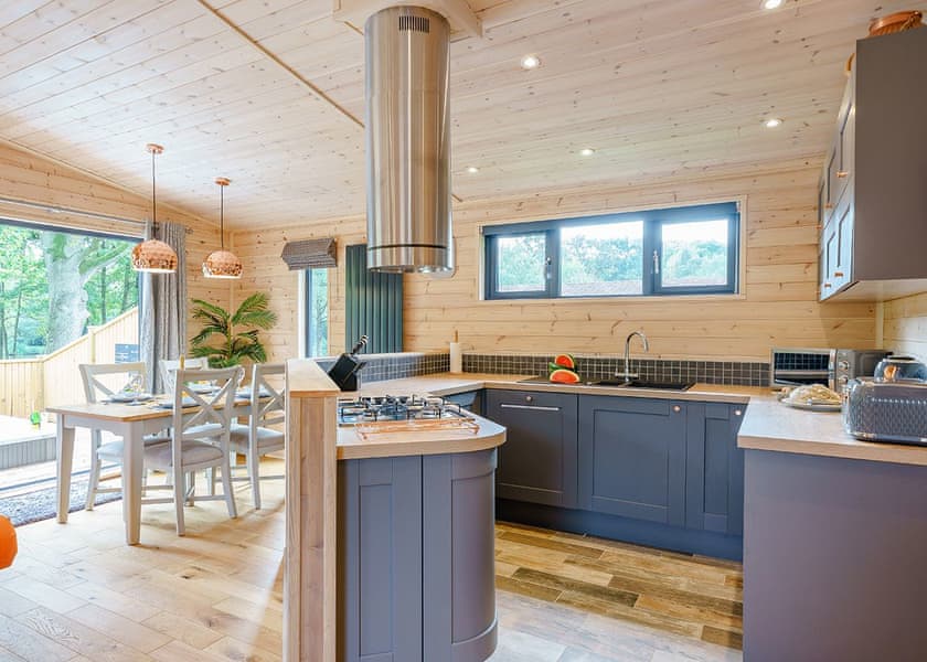 Goldcrest VIP Lodge - Ashlea Pools Lodges, Hopton Heath, Craven Arms