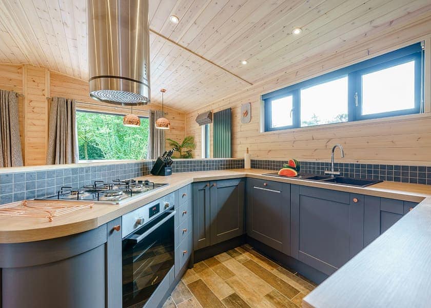 Goldcrest VIP Lodge - Ashlea Pools Lodges, Hopton Heath, Craven Arms
