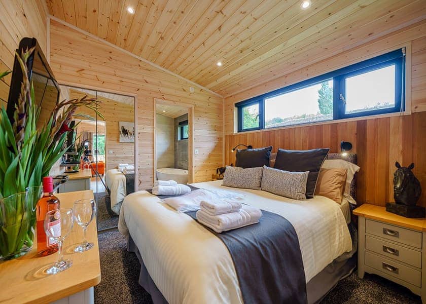 Goldcrest VIP Lodge - Ashlea Pools Lodges, Hopton Heath, Craven Arms