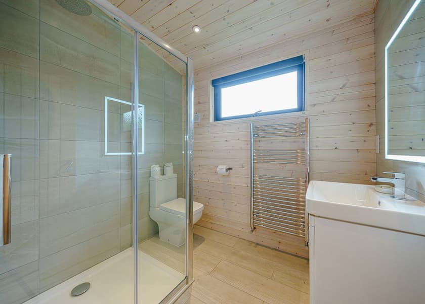 Goldcrest VIP Lodge - Ashlea Pools Lodges, Hopton Heath, Craven Arms