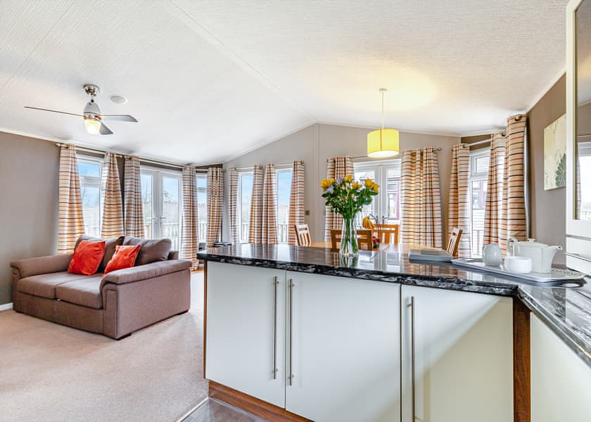 Oak Deluxe 4 - Ashby Woulds Lodges and Spa, Overseal, Nr Ashby-de-la-Zouch