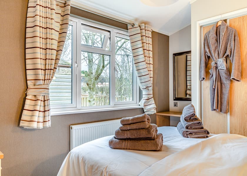 Oak Deluxe 4 - Ashby Woulds Lodges and Spa, Overseal, Nr Ashby-de-la-Zouch