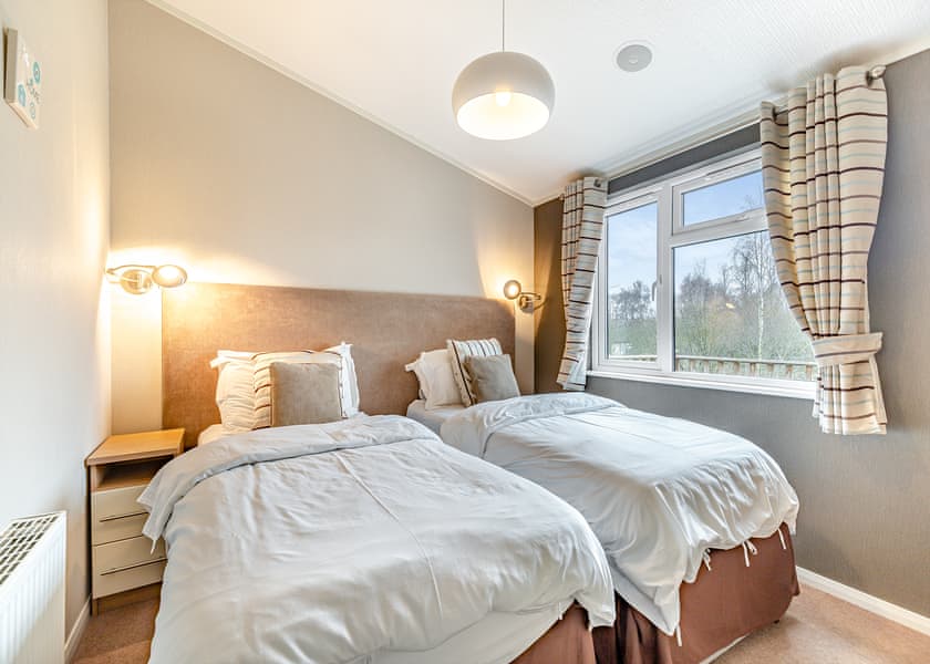 Oak Deluxe 4 - Ashby Woulds Lodges and Spa, Overseal, Nr Ashby-de-la-Zouch