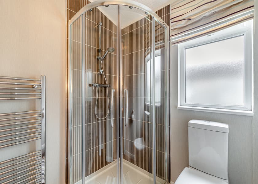 Oak Deluxe 4 - Ashby Woulds Lodges and Spa, Overseal, Nr Ashby-de-la-Zouch