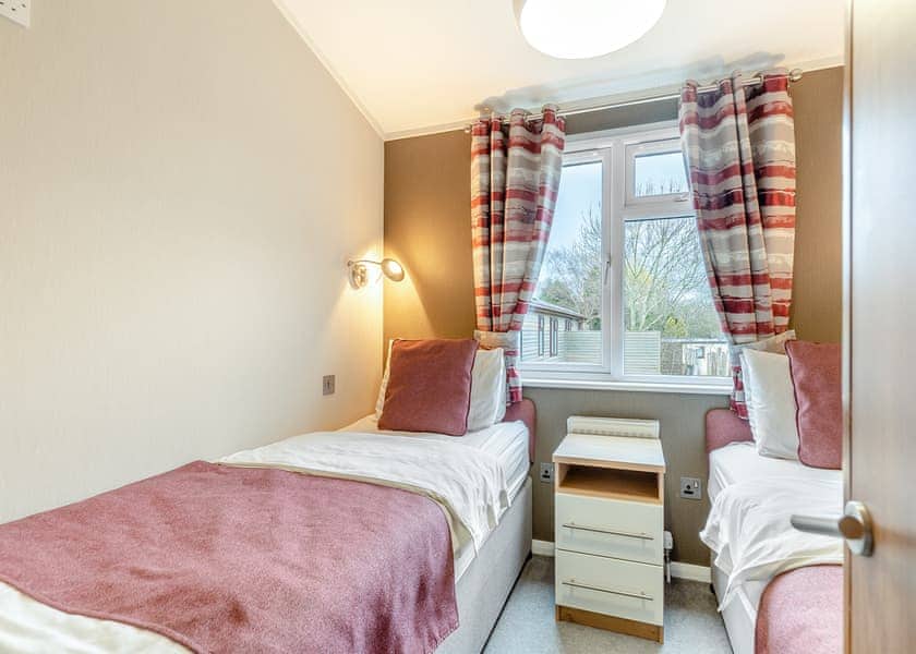 Oak Deluxe 6 - Ashby Woulds Lodges and Spa, Overseal, Nr Ashby-de-la-Zouch