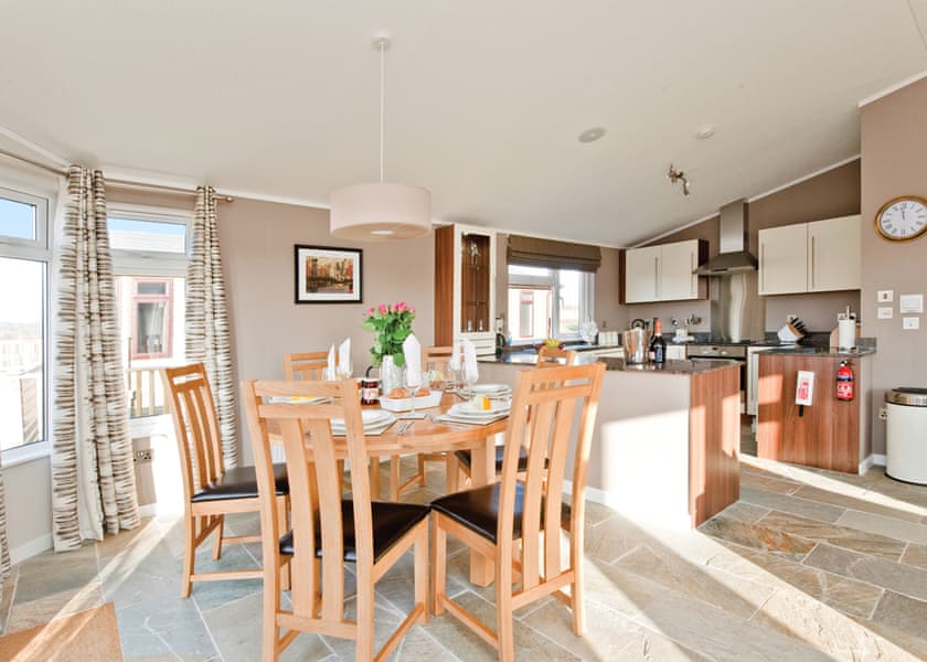 Redwood Lodge - Ashby Woulds Lodges and Spa, Overseal, Nr Ashby-de-la-Zouch