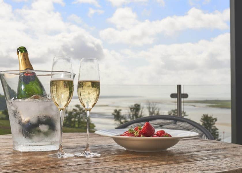 Milk Wood 3 Spa - Dylan Coastal Resort, Laugharne