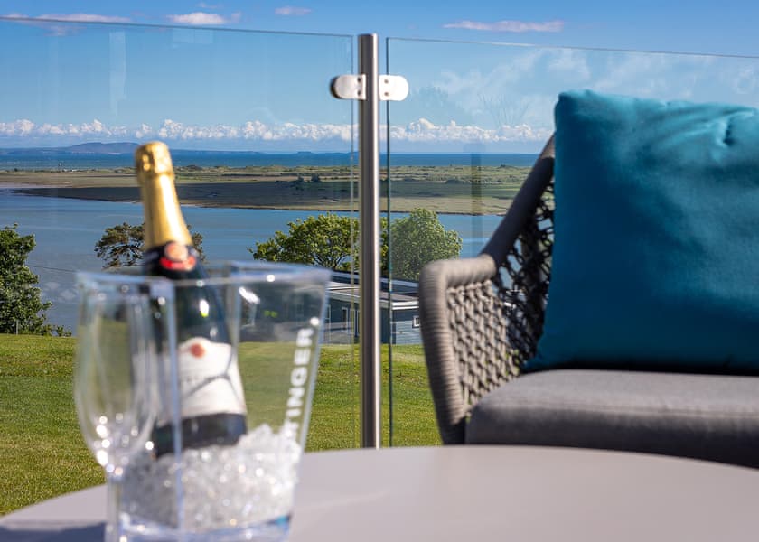 Apex Spa - Dylan Coastal Resort, Laugharne