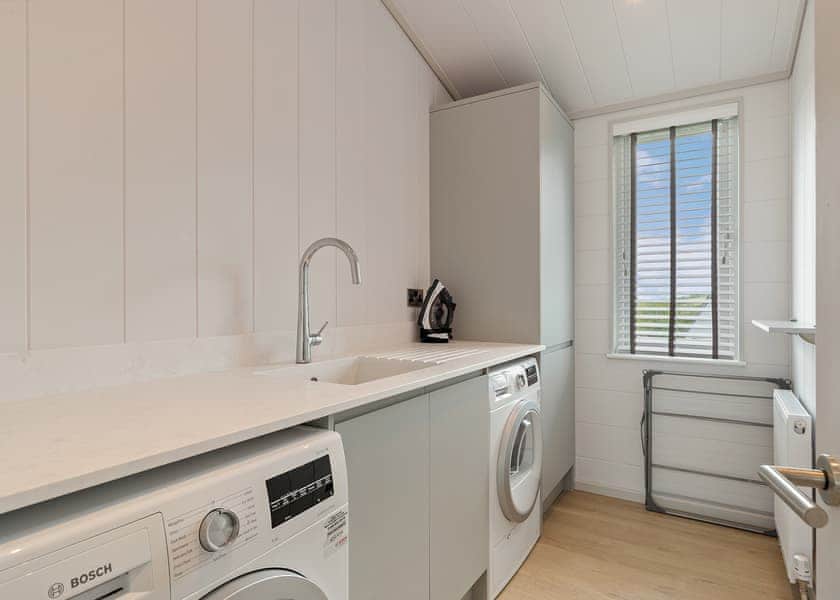 Epic Spa (Roof Terrace) (Pet) - Dylan Coastal Resort, Laugharne