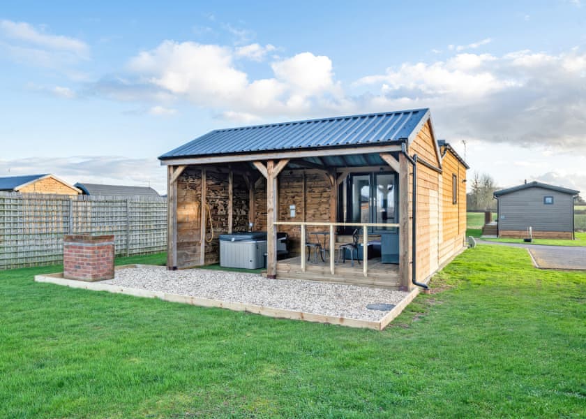 Willow Deluxe Pod - Bowbrook Lodges, Pershore