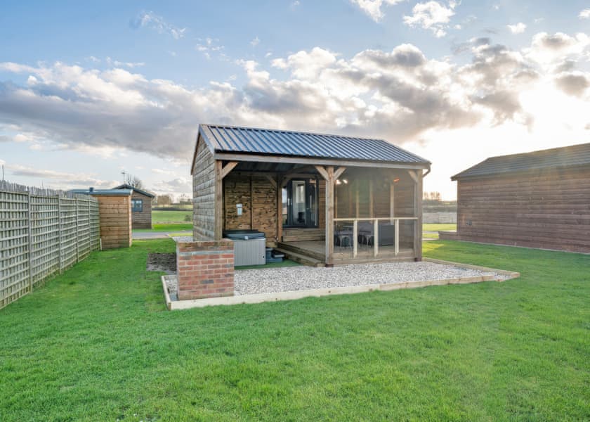 Willow Deluxe Pod - Bowbrook Lodges, Pershore