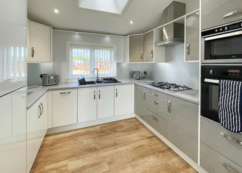 Sequoia Lodge - Burton Constable Holiday Park, Sproatley