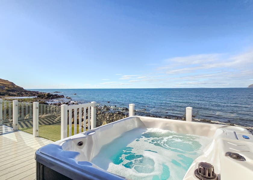 Bute Lodge with Hot Tub - Bennane Shore Holiday Park, Lendalfoot