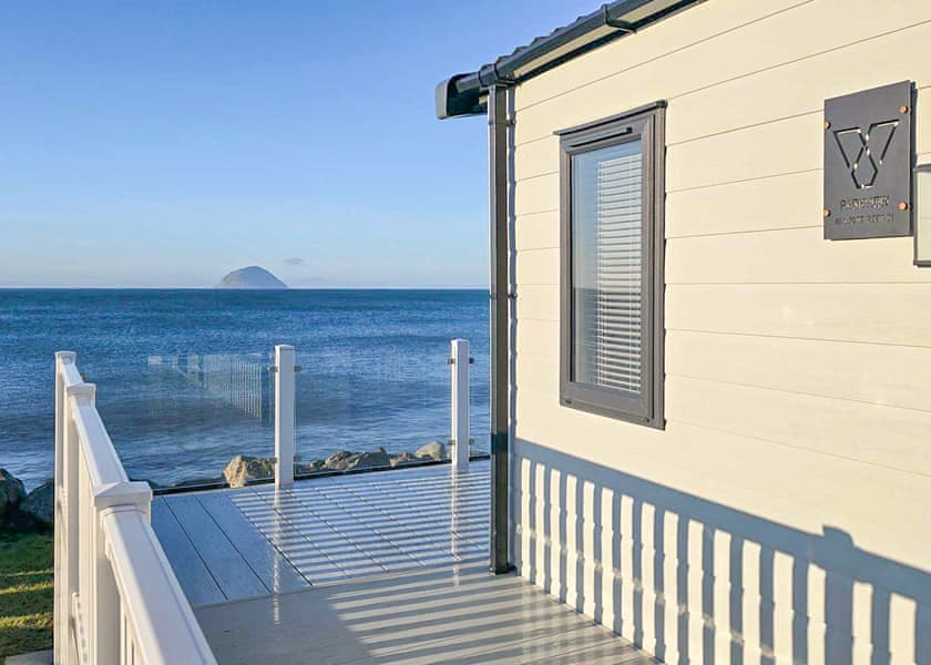 Bute Lodge with Hot Tub - Bennane Shore Holiday Park, Lendalfoot