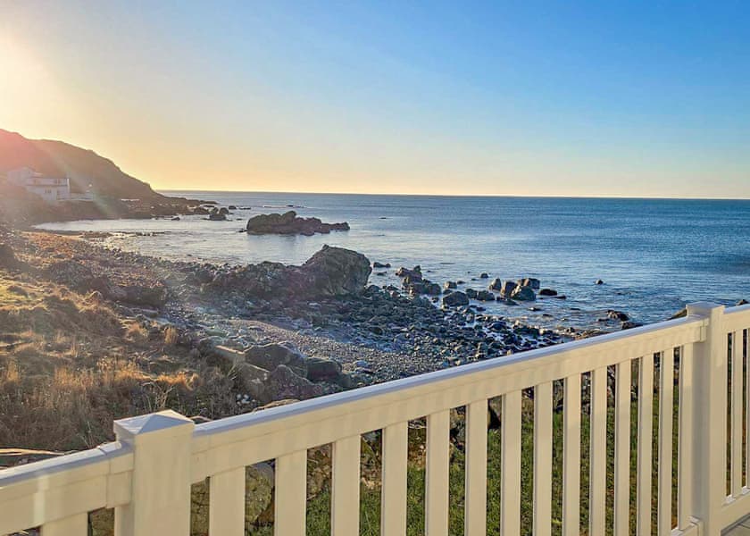 Bute Lodge with Hot Tub - Bennane Shore Holiday Park, Lendalfoot