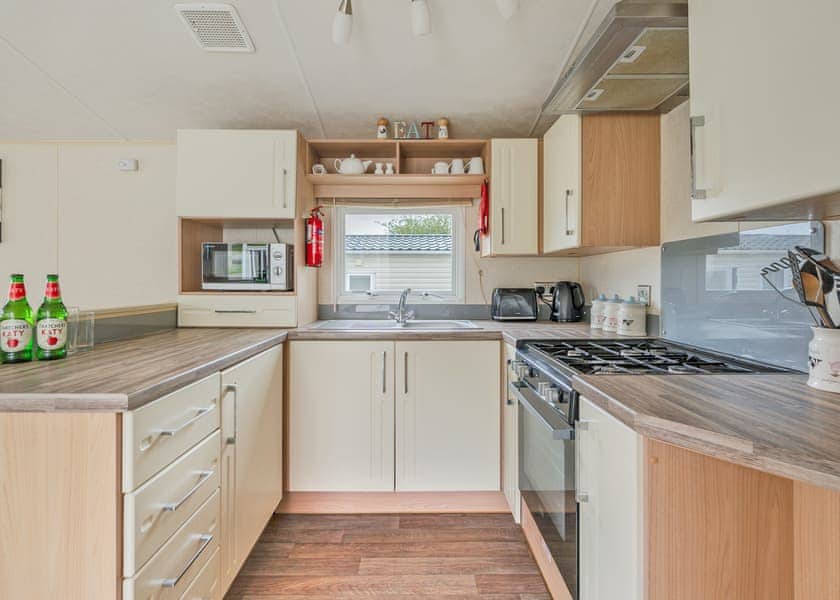 Comfort Three Bedroom (Pet friendly) - Bucklegrove Holiday Park, Cheddar,