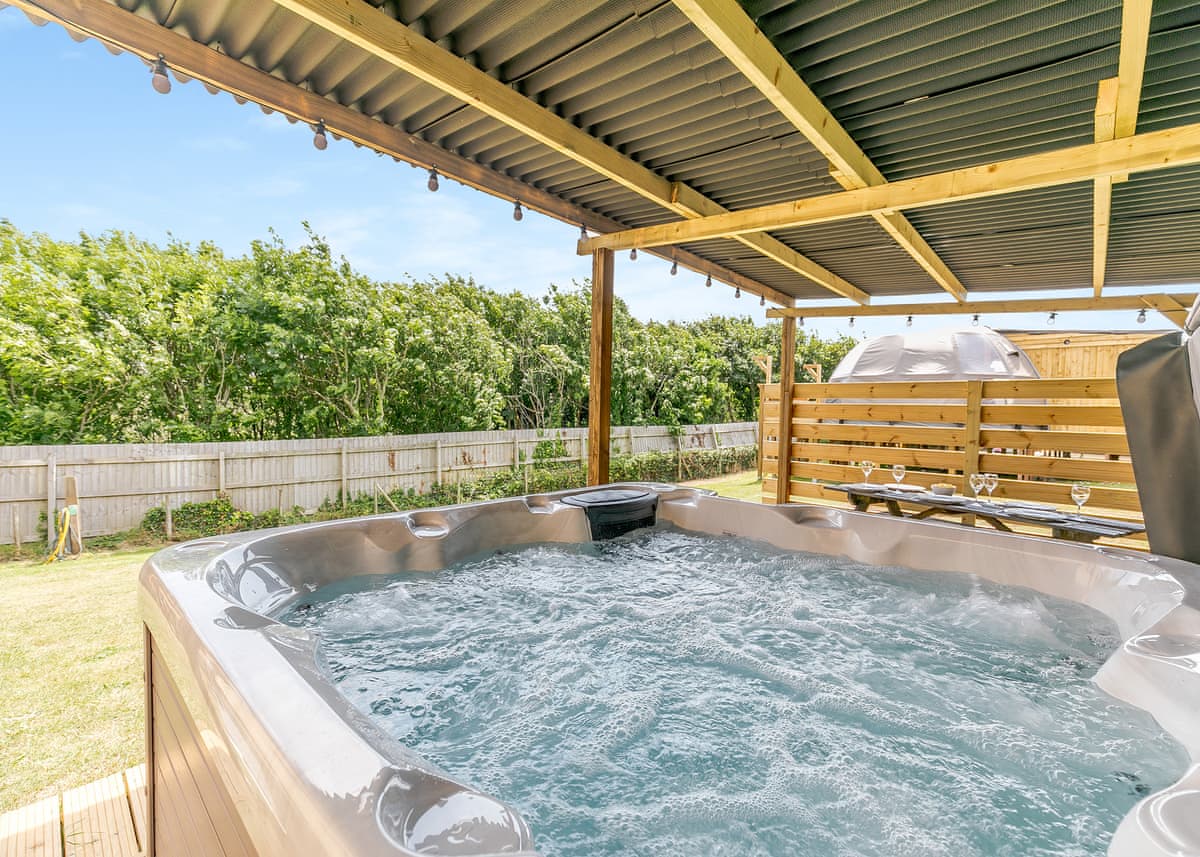 Blue Hills Holiday Park - Lodge in North Cornwall