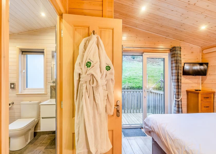 Couples Lodge VIP - Black Hall Lodges, Knighton